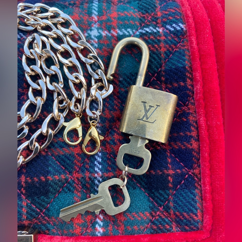 *️⃣4️⃣4️⃣4️⃣🌸AUTHENTIC Louis Vuitton Padlock+2 keys Comes with Custom ke